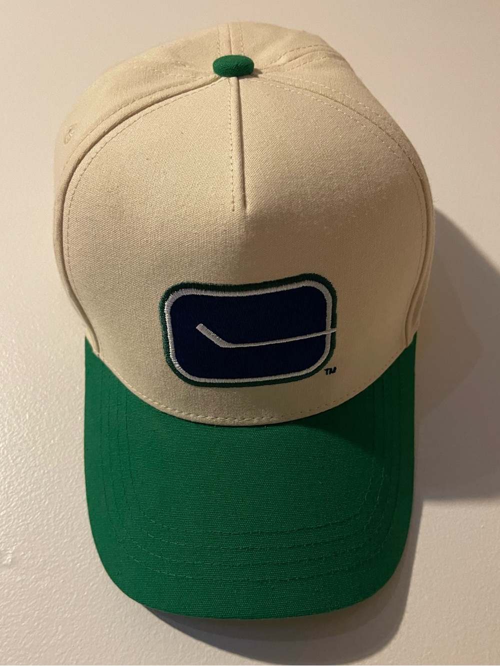 Vintage Vancouver Canucks Budweiser NHL Snapback Hat Cream Green